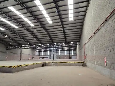 NAVE INDUSTRIAL DE 2400 M² EN PARQUE INDUSTRIAL DE HAEDO