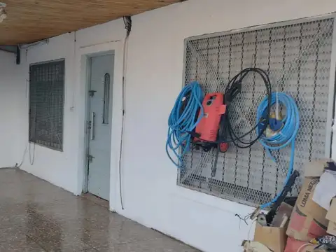 Adolfo Sordeaux Oportunidad casa con 2 locales