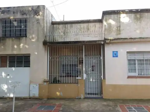 Casa a la venta en Quilmes Oeste. 4 amb c/ garage.