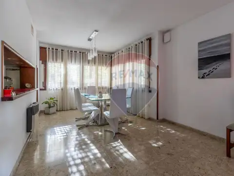 Casa 4 ambientes con 4 baños