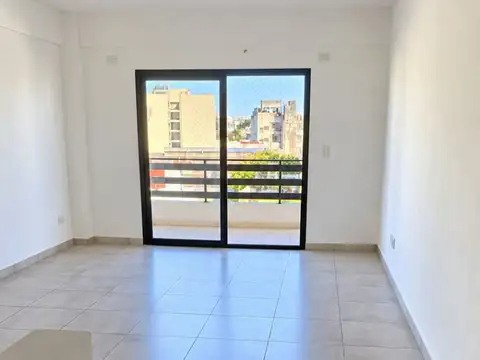 Alquiler  monoambiente con amplio balcón floresta
