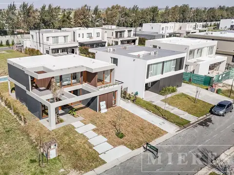 Casa en venta a estrenar en el Barrio Carpinchos, Nordelta