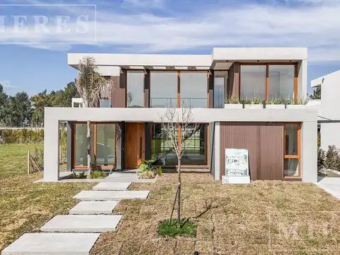 Casa en venta a estrenar en el Barrio Carpinchos, Nordelta