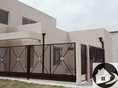 OPORTUNIDAD Casa en venta de 4 dormitorios c/ cochera en San Vicente