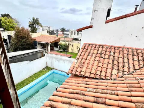 Casa 6 ambientes con 2 baños