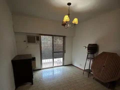 DEPARTAMENTO EN PRIMER PISO CON TERRAZA Y COCHERA