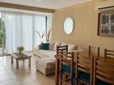 Casa 4 ambientes con 3 baños