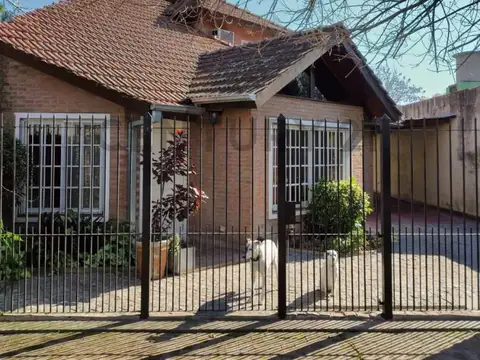 Venta casa Ituzaingo 5 ambientes con Piscina y Quincho