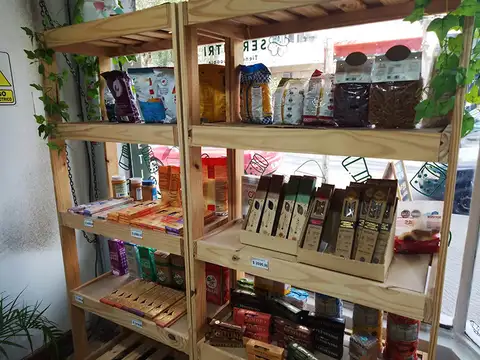 EXCELENTE DIETÉTICA A PASOS DE LA PLAZA DE VILLA DEL PARQUE