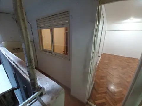 CARLOS PELLEGRINI Y SANTA FE Cómodo 2 ambientes internos.