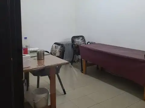 Local con oficinas y sala de reunión