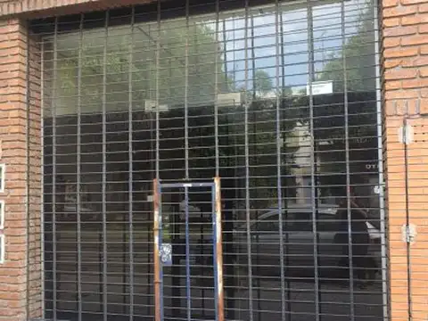 Local con oficinas y sala de reunión