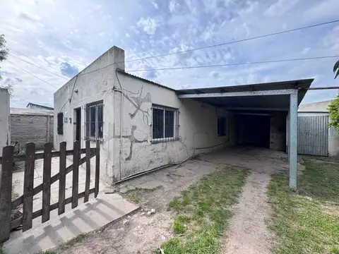 Casa 4 ambientes con 1 baño