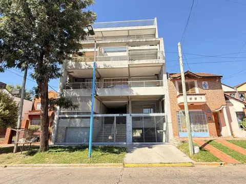 LOS LAZARISTAS 200, Piso 2