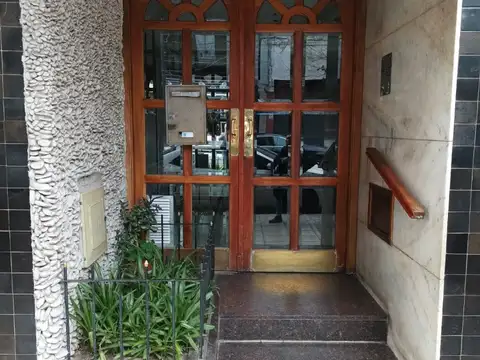 DEPARTAMENTO 2 AMBIENTES CON BALCON FRANCES. 