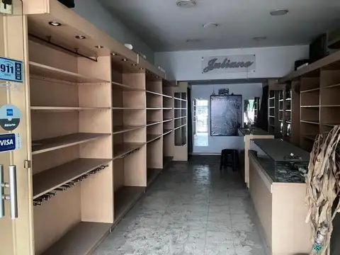 LOCAL 5x10 EN LA MEJOR CUADRA DEL FOCO COMERCIAL