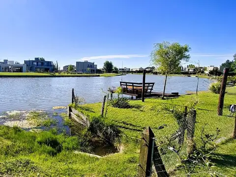 VENTA LOTE A LAGUNA BARRIO SAN LUCAS SAN VICENTE