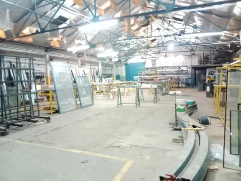 Venta Galpón Depósito 1000m2 cub con Oficina y frente 2 calles - Villa Insuperable - La Tablada