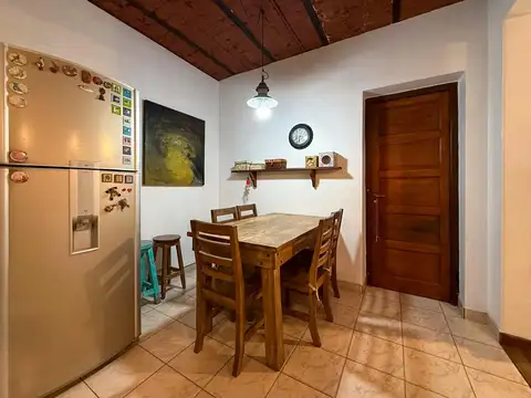 VENTA - Casa de pasillo de dos dormitorios, patio chico y terraza - República de la Sexta, Rosario.