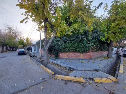 VENTA TERRENO ESQUINA CON PILETA