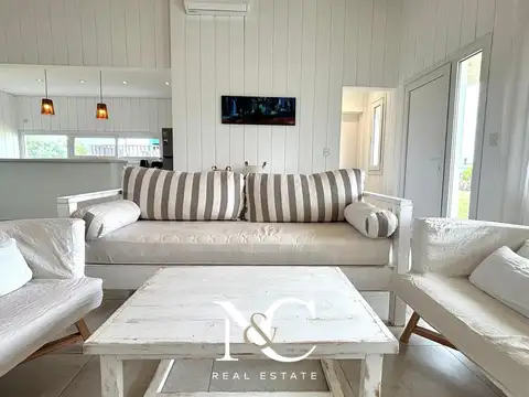 Casa 4 ambientes con 2 baños