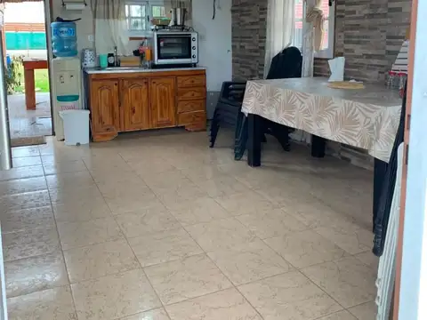 Casa 2 ambientes con 2 baños