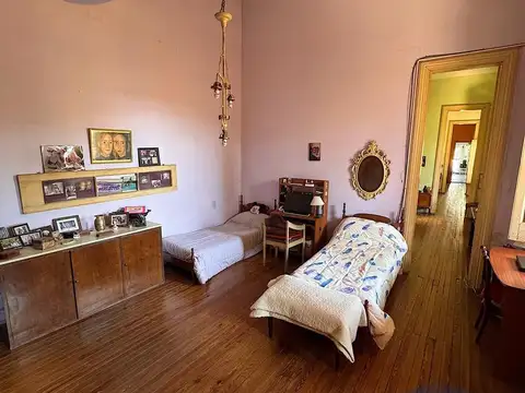 Casa 7 ambientes con 2 baños