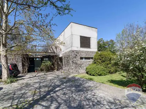 Barrio Pilar Joven 2900