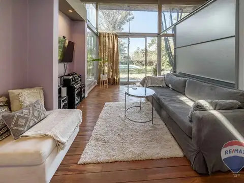 Barrio Pilar Joven 2900