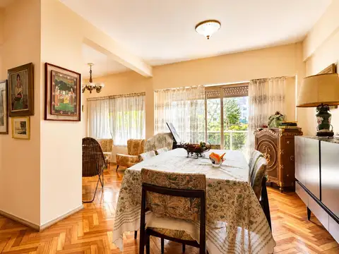 Flores: Venta de departamento 3 amb c/dependencia - con balcón al frente y cochera