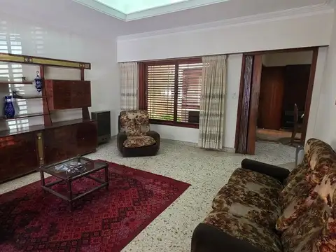 Casa en Alquiler con 1 cochera
