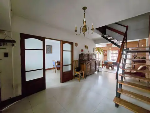 Casa 5 ambientes con 3 baños