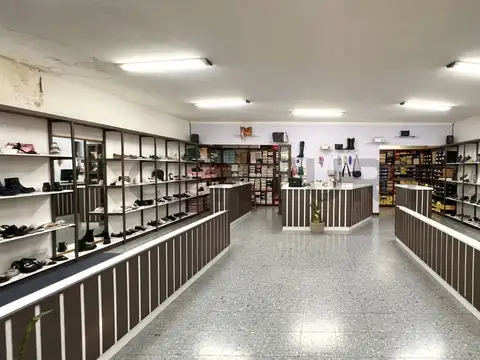 Tu marca merece este lugar: VENTA DE LOCAL COMERCIAL EN EL CENTRO DE VENADO TUER