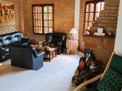 Casa en Venta con 2 cocheras