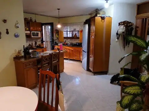 Casa 5 ambientes con 3 baños