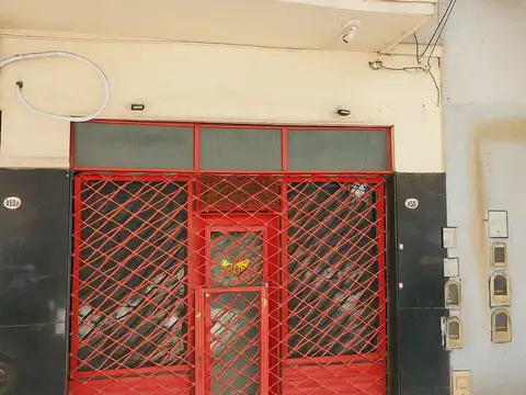 Impecable Local Comercial o Profesional a la Calle. Av Gaona. Oportunidad!!!