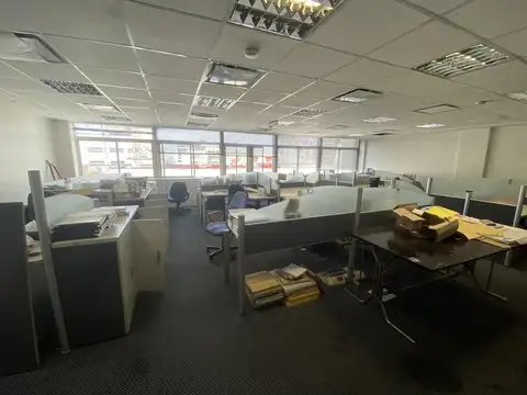 Oficina Monoambiente con 4 baños