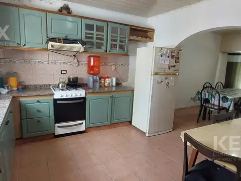 VENTA 2 CASAS CON COCHERA Y LOCAL COMERCIAL EN ISIDRO CASANOVA