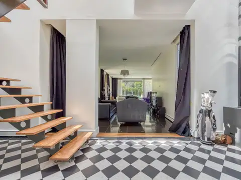 Casa en Venta con 4 cocheras