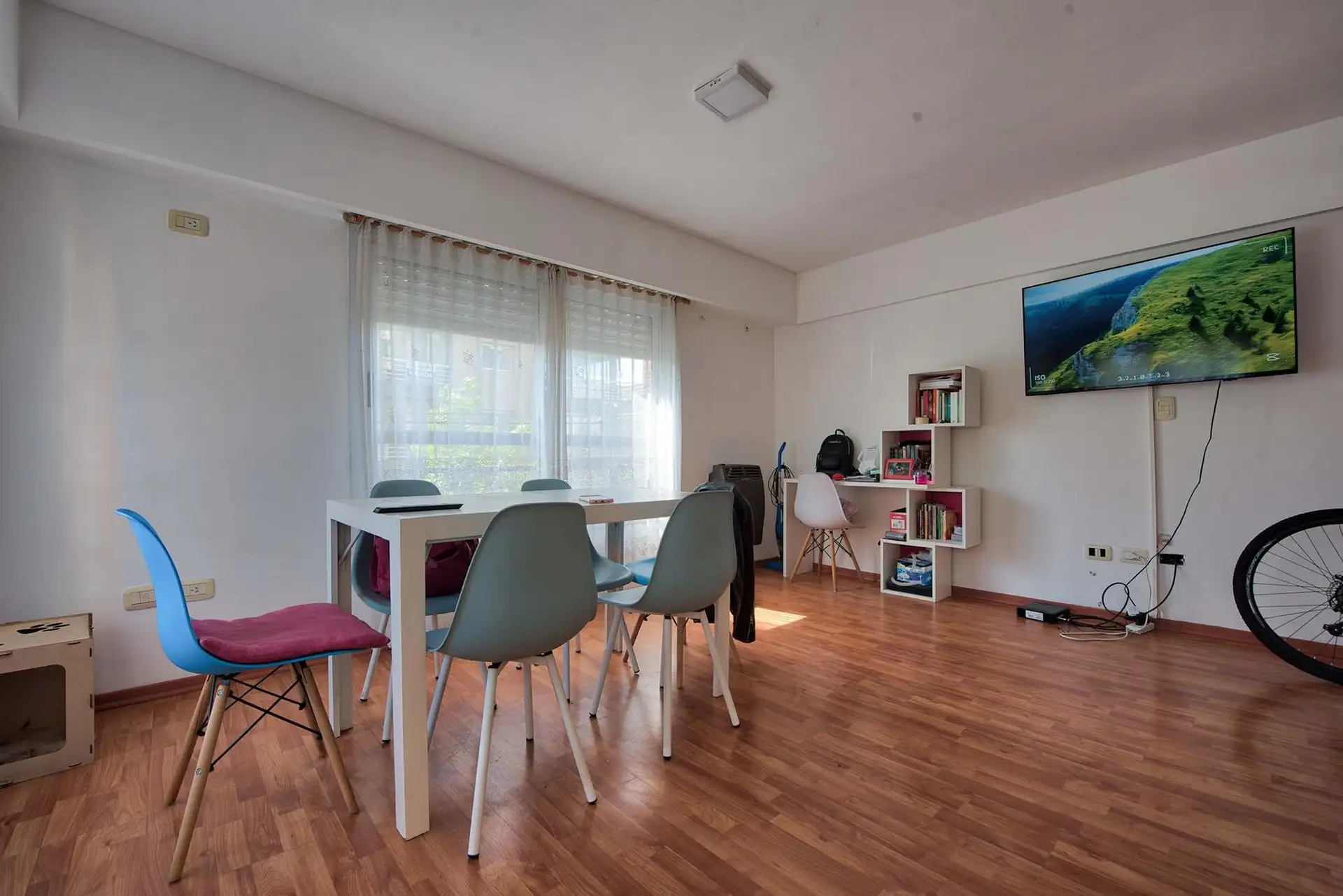 Departamento de 2 ambientes con amplio balcón al frente