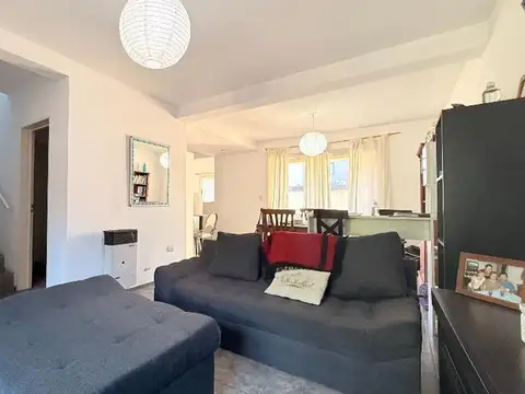 VENTA DUPLEX 3 DORMITORIOS CLAROS DEL BOSQUE 