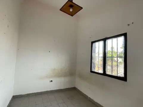 Casa 4 ambientes con 1 baño