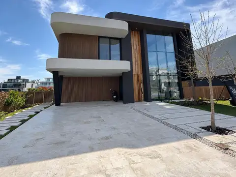 Barrio El Yacht, Avenida De La Ribera 500