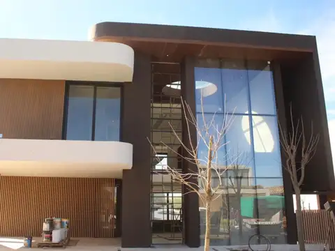 Barrio El Yacht, Avenida De La Ribera 560
