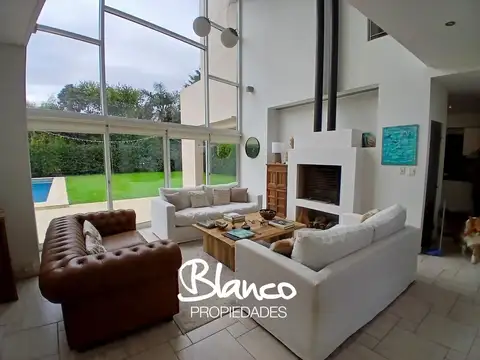 Casa 5 ambientes con 5 baños