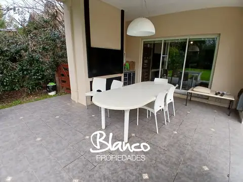Casa en Alquiler en La Delfina, USD 1.800