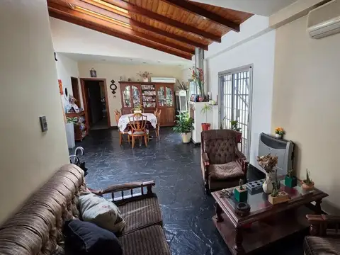 MARTINEZ CASA VENTA 5 AMB COCHERA Y JARDIN