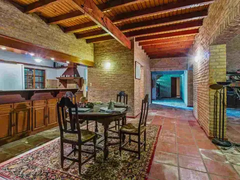 Casa 5 ambientes con 2 baños
