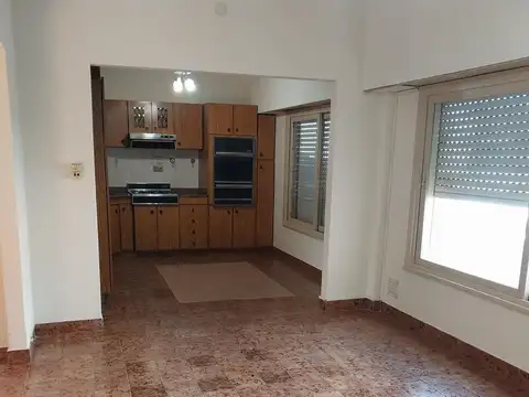 Depto Tipo Casa en Alquiler en Haedo, $ 750.000