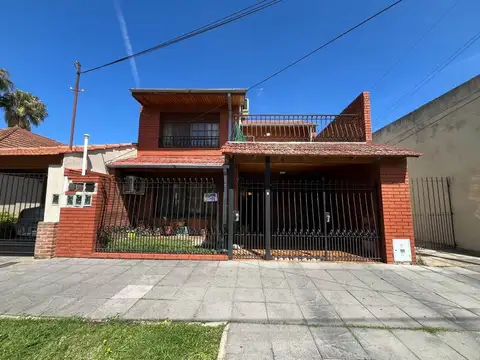 Casa 4 amb con terraza cochera Lomas de Zamora
